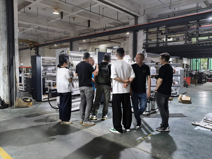 印泥客戶來廠看拉線設(shè)備