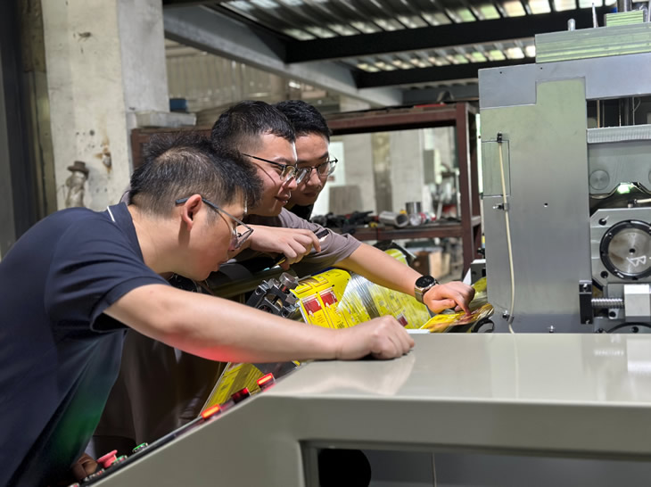 PET點(diǎn)斷復(fù)卷機(jī) PET點(diǎn)斷復(fù)卷機(jī)